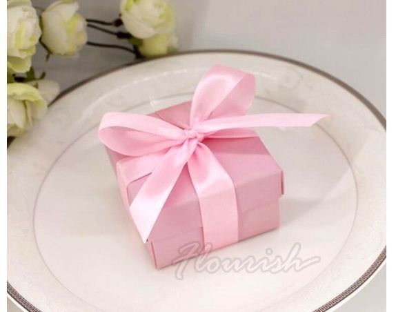 Pembe Sanat Kağıdı Özel Hediye Kutusu Sıcak Damgalanma Bowknot Tipi Şekerli Hediye Kutuları
