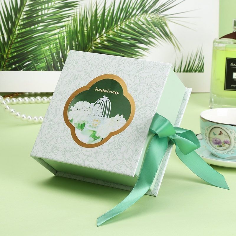 Kitap Tipi Manyetik Kürt Kağıt Paketleme Kurdele Özel Logo Basılmış Hediye Kutusu